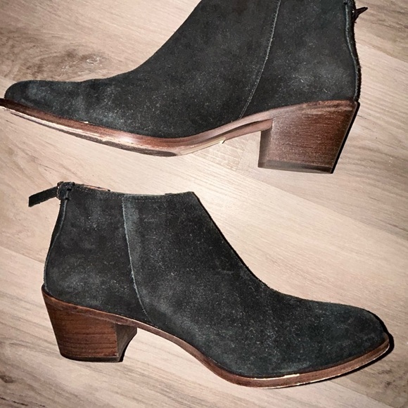 Trask Green Ankle Boots with Suede Finish and Rugged Sole - Picture 6 of 7